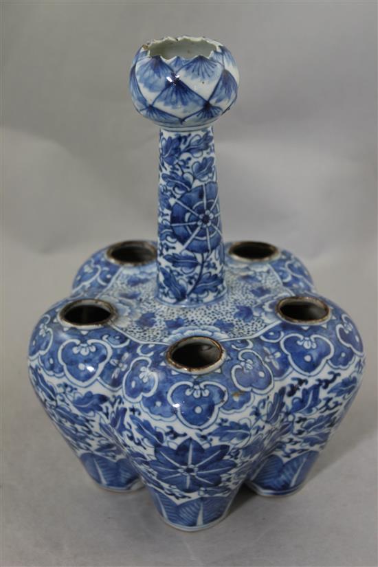 A Chinese blue and white garlic neck tulip vase, 19th century, 24.5cm